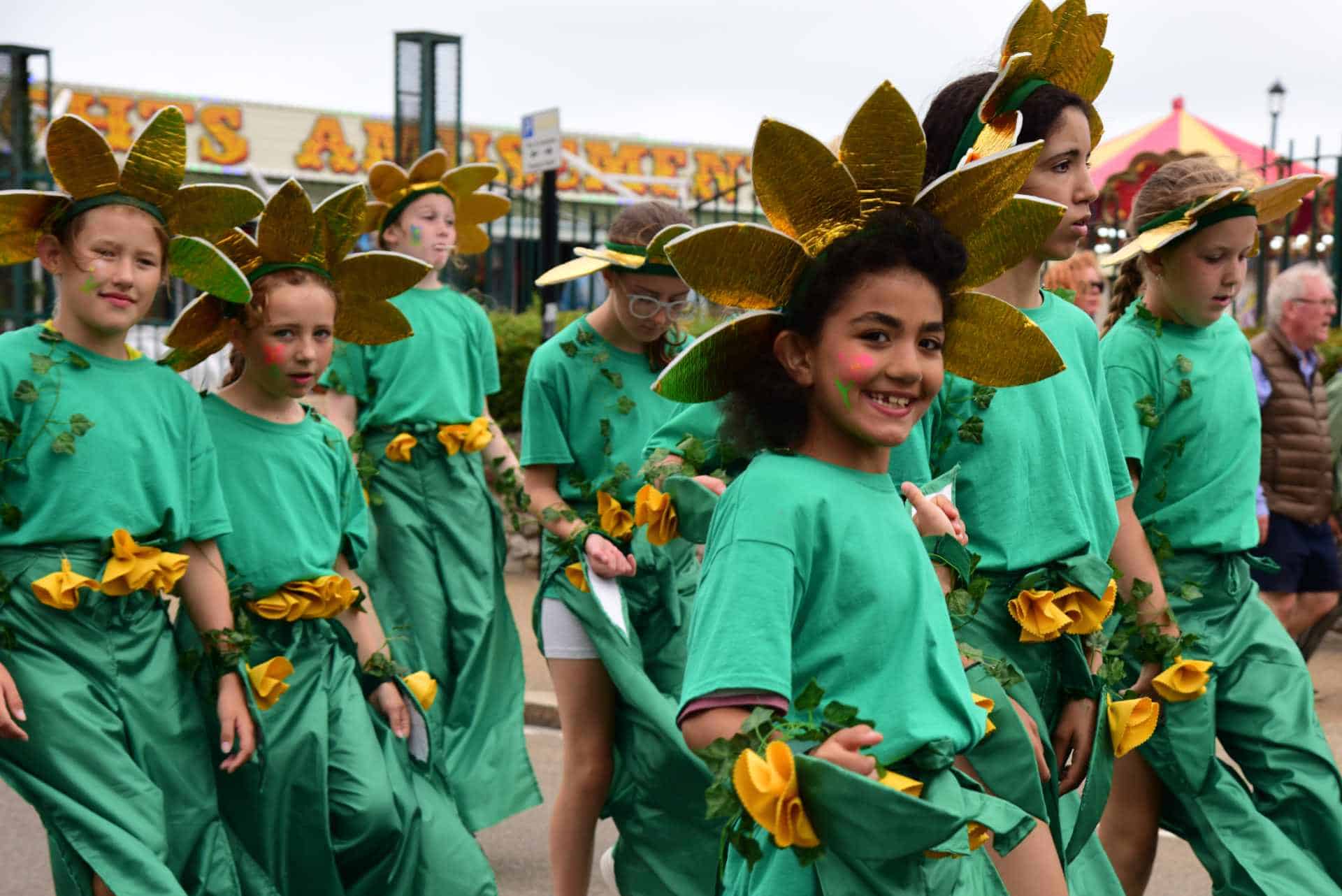 Carni Beats and Bembridge Primary pupils taking part in Mardi Gras