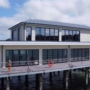 The unused restaurant at the end of Totland Pier