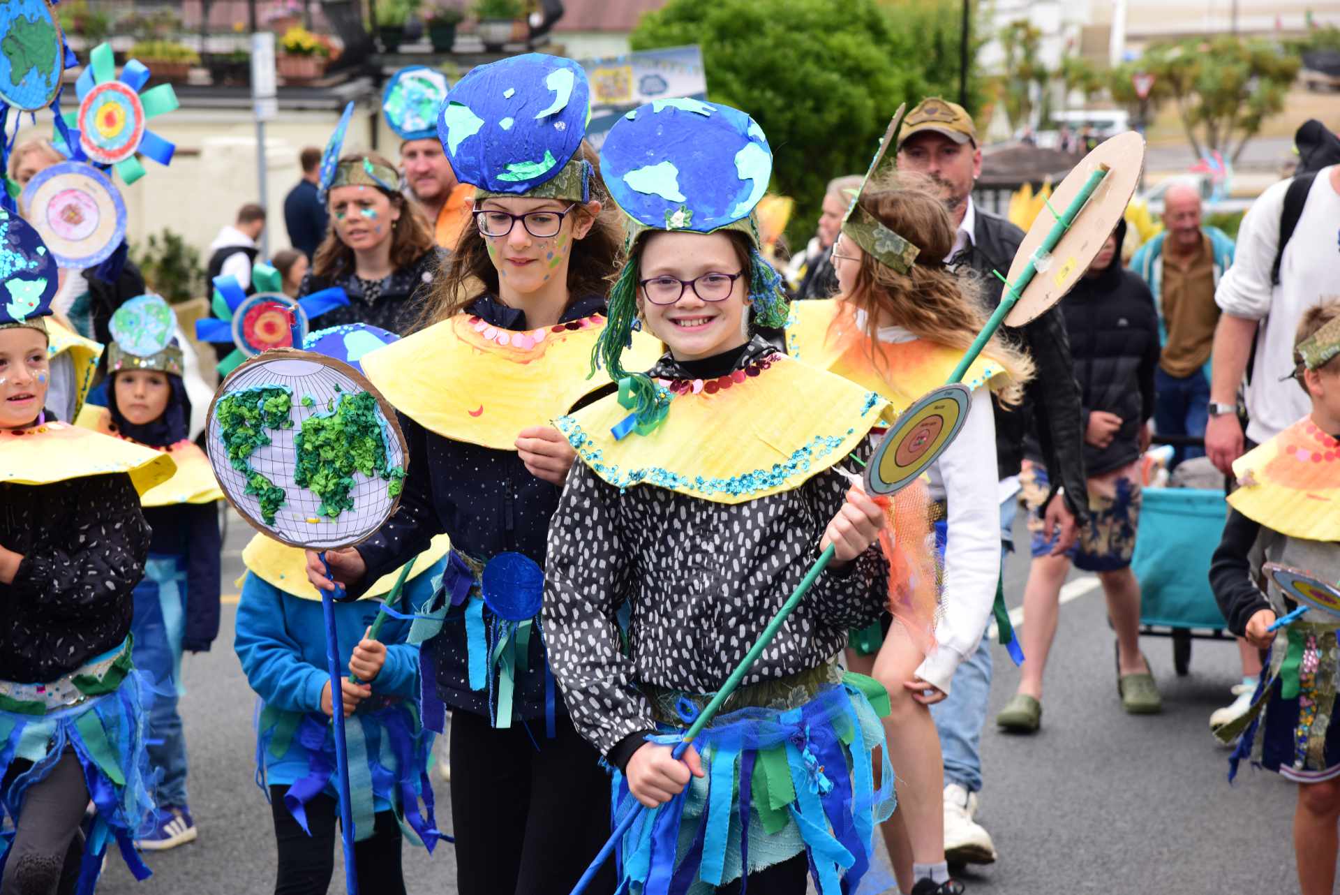 Wroxall Primary pupils taking part in Mardi Gras