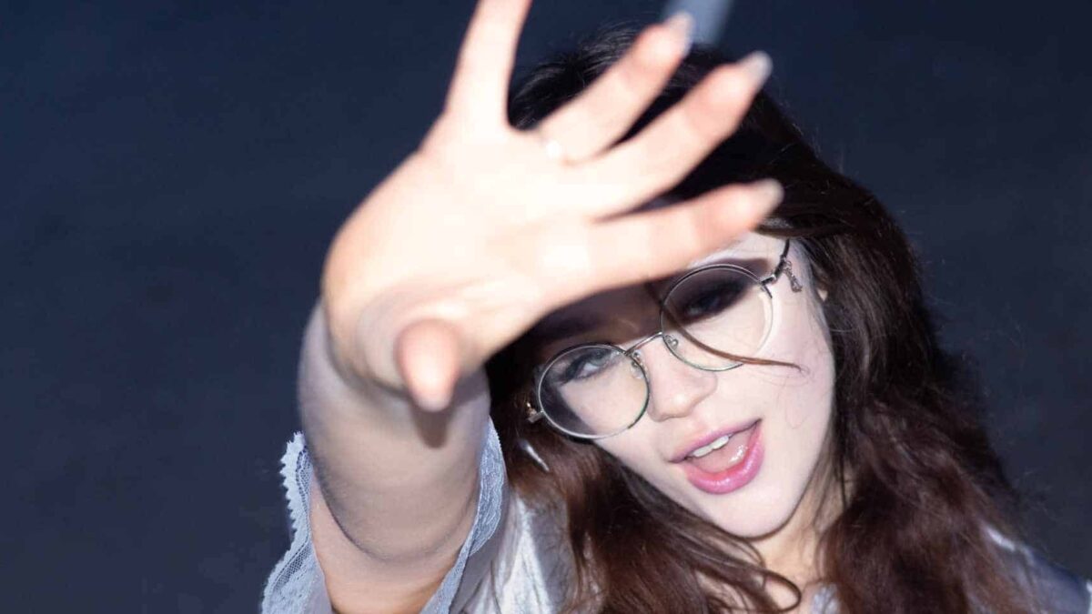 Isle of Wight artist Mai releases debut single tackling the