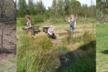 Volunteers working on the land at natuezones