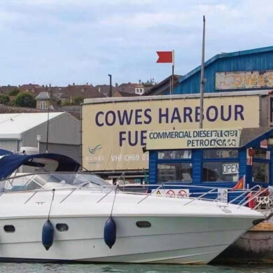 Cowes Harbour Commission fuelling berth