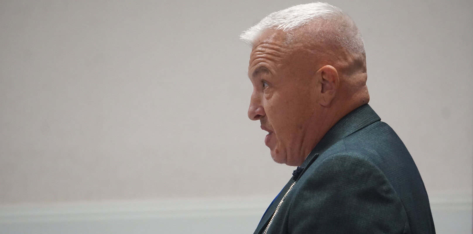 Robert Newton in council meeting