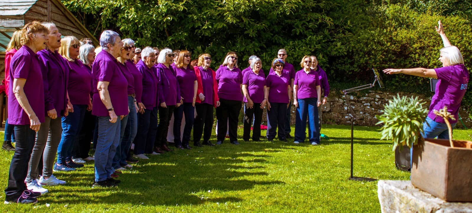 the choir singing on the lawn