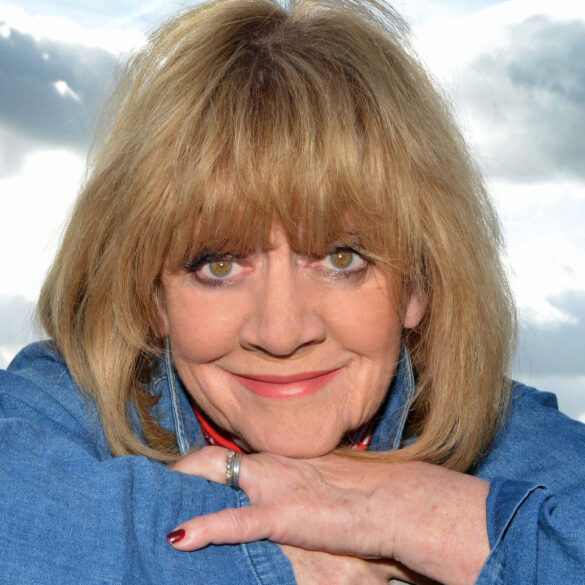 Amanda Barrie